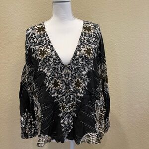 Free People Birds of A Feather Black and White Print Blouse Women’s Size XS.